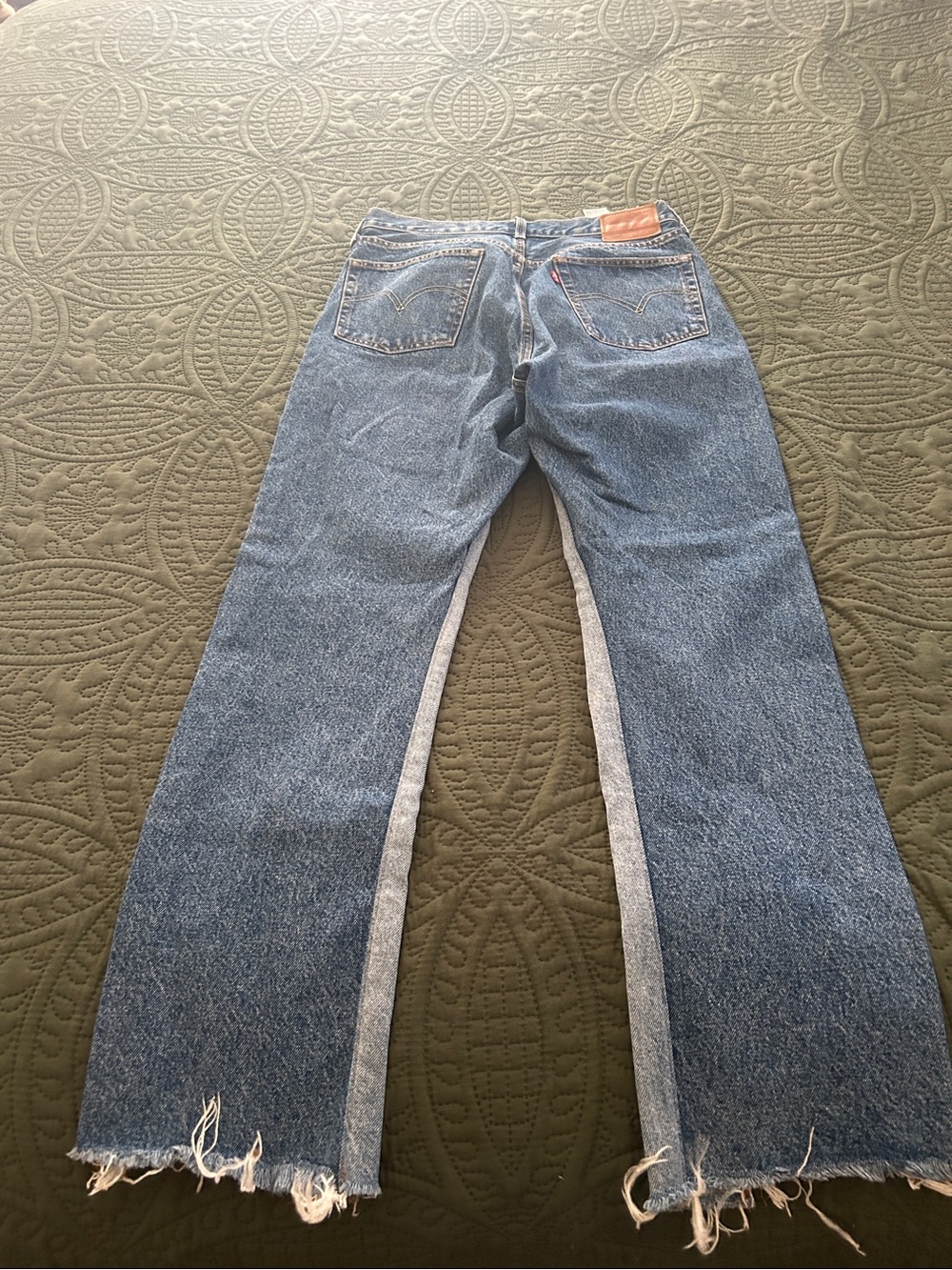 Levi's Two-Tone Blue Wide-Leg Jeans with Frayed Hem - Picture 2 of 8